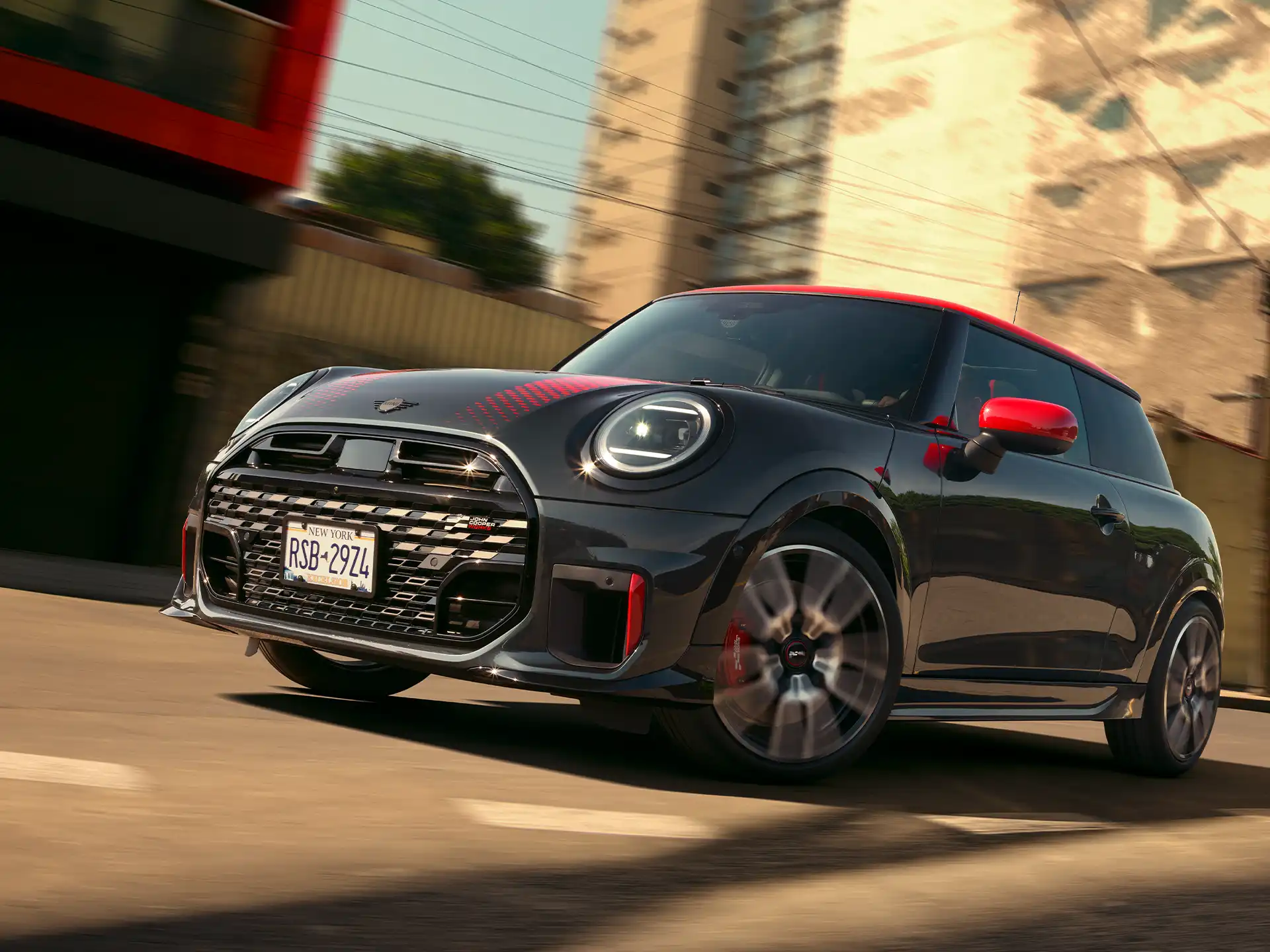 MINI John Cooper Works – F66 JCW widok z boku