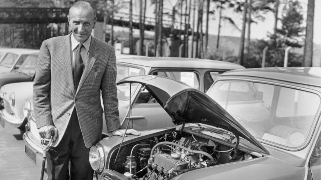 Zrównoważony rozwój MINI – MINI przechodzi na zasilanie elektryczne: oś czasu – 1959 sir Alec Issigonis